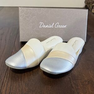 Daniel Green Women's Cream and Silver Mules